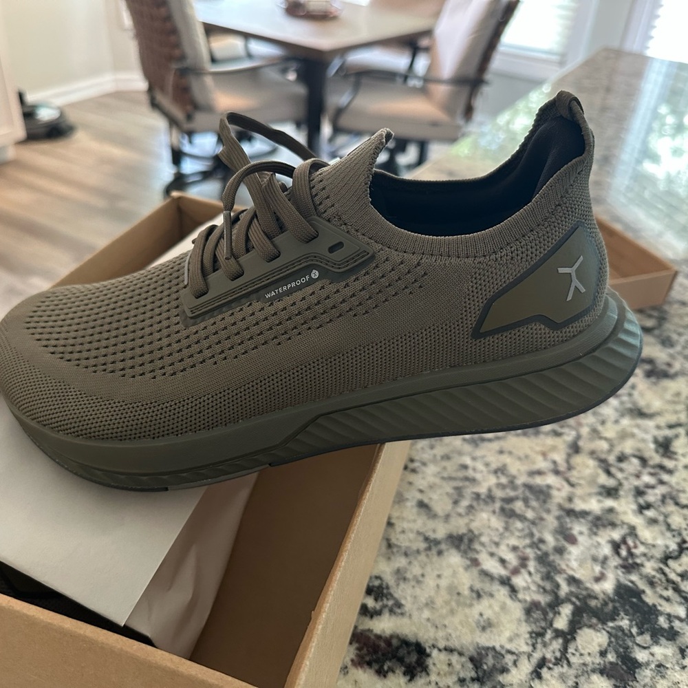 Men's Olive Waterproof Sneakers